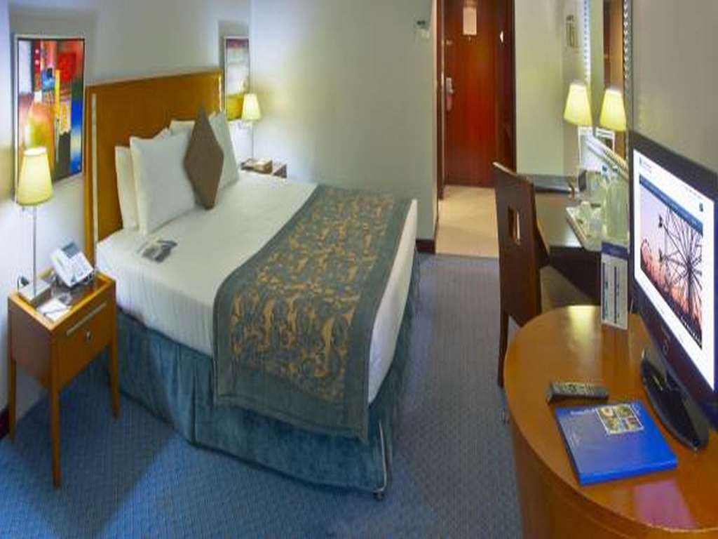 Hotel Golden Tulip 4*