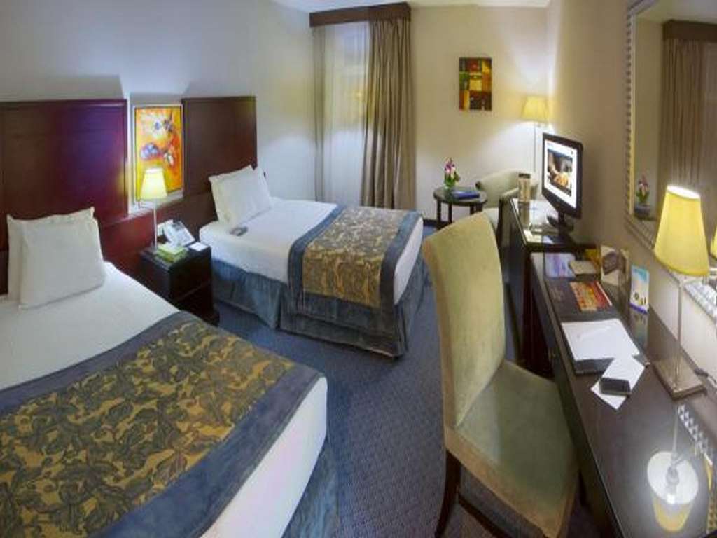 Golden Tulip 4*
